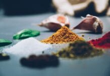 Sezon na szparagi – jak je przygotować i z czym łączyć