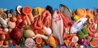 Smoothie bowl z owocami i nasionami chia