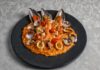 Risotto z owocami morza z małżami, krewetkami i muszlami w Porto
