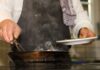 Punkt dymienia tłuszczów w kuchni – na czym bezpiecznie smażyć w wysokich temperaturach? Punkt dymienia tłuszczów w kuchni – na czym bezpiecznie smażyć w wysokich temperaturach?